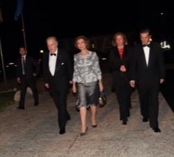 Doña Sofía a su llegada a la Casa de ABC para asistir a la cena en honor de los galardonados con los premios “Mariano de Cavia”, “Lu